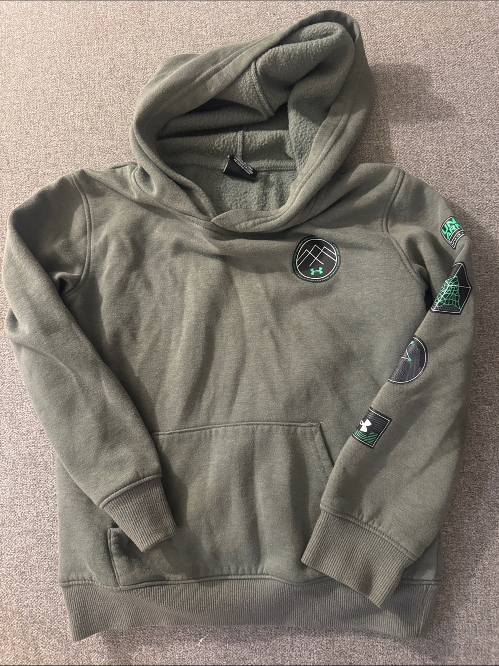 5/$15- Under Armour hoodie size 6